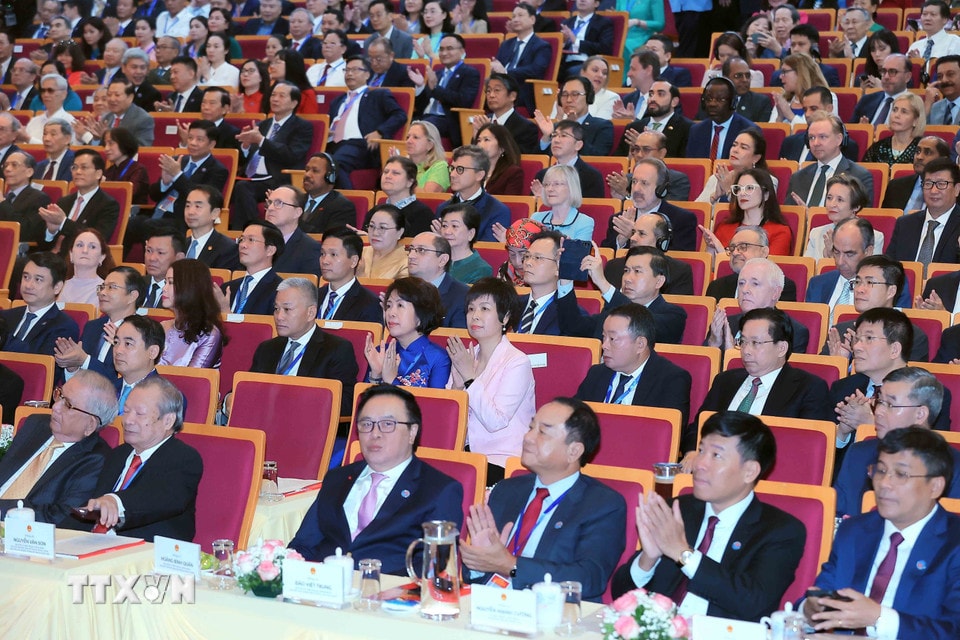 Các đại biểu trong nước và quốc tế đến dự. (Ảnh: An Đăng/TTXVN)