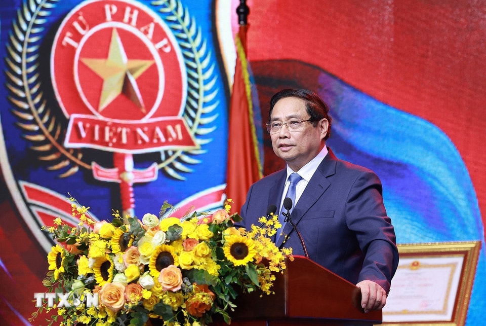 Thủ tướng Phạm Minh Chính phát biểu tại Lễ kỷ niệm 80 năm Ngày truyền thống ngành Tư pháp. (Ảnh: Dương Giang/TTXVN)