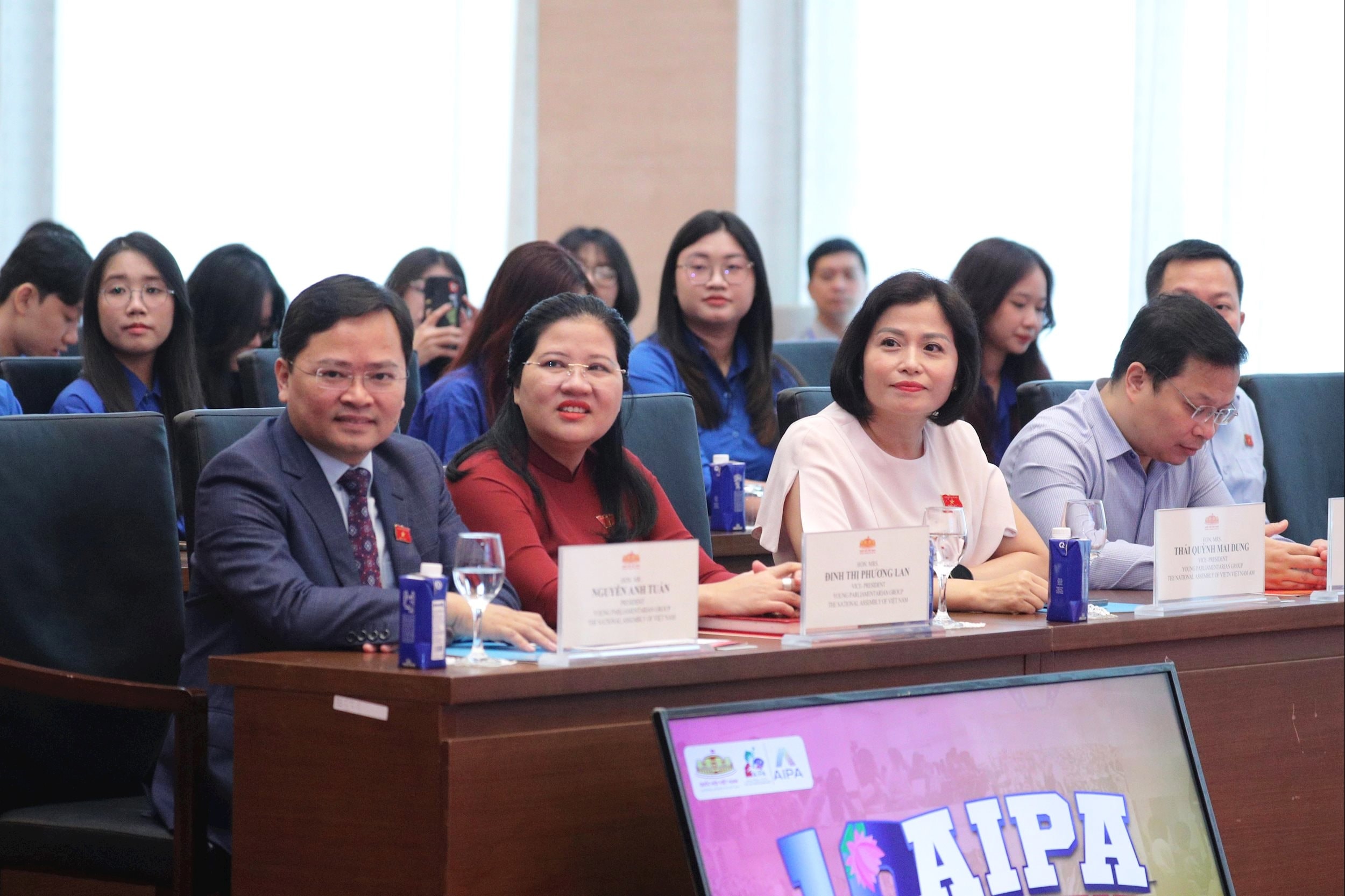 ub-doi-ngoai2.jpg