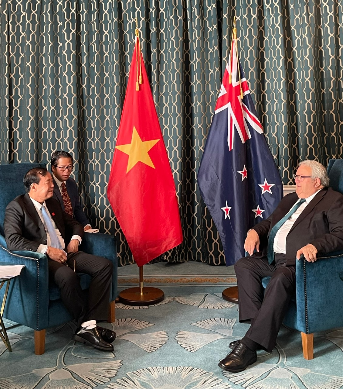 Chủ tịch Quốc hội New Zealand Gerry Brownlee tiếp Chủ nhiệm Ủy ban Quốc phòng, An ninh và Đối ngoại Lê Tấn Tới