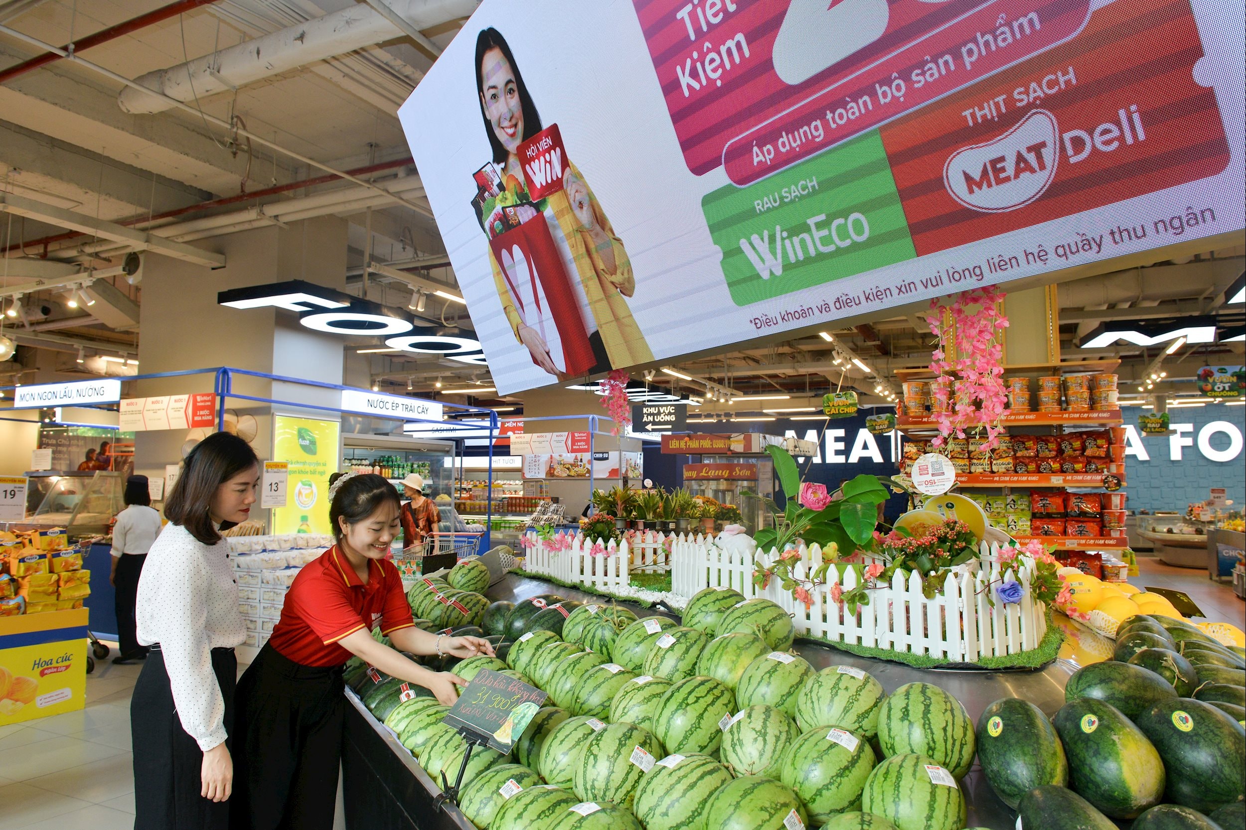 Khách hàng mua sắm tại siêu thị WinMart - Hệ sinh thái tiêu dùng bán lẻ Masan (1)