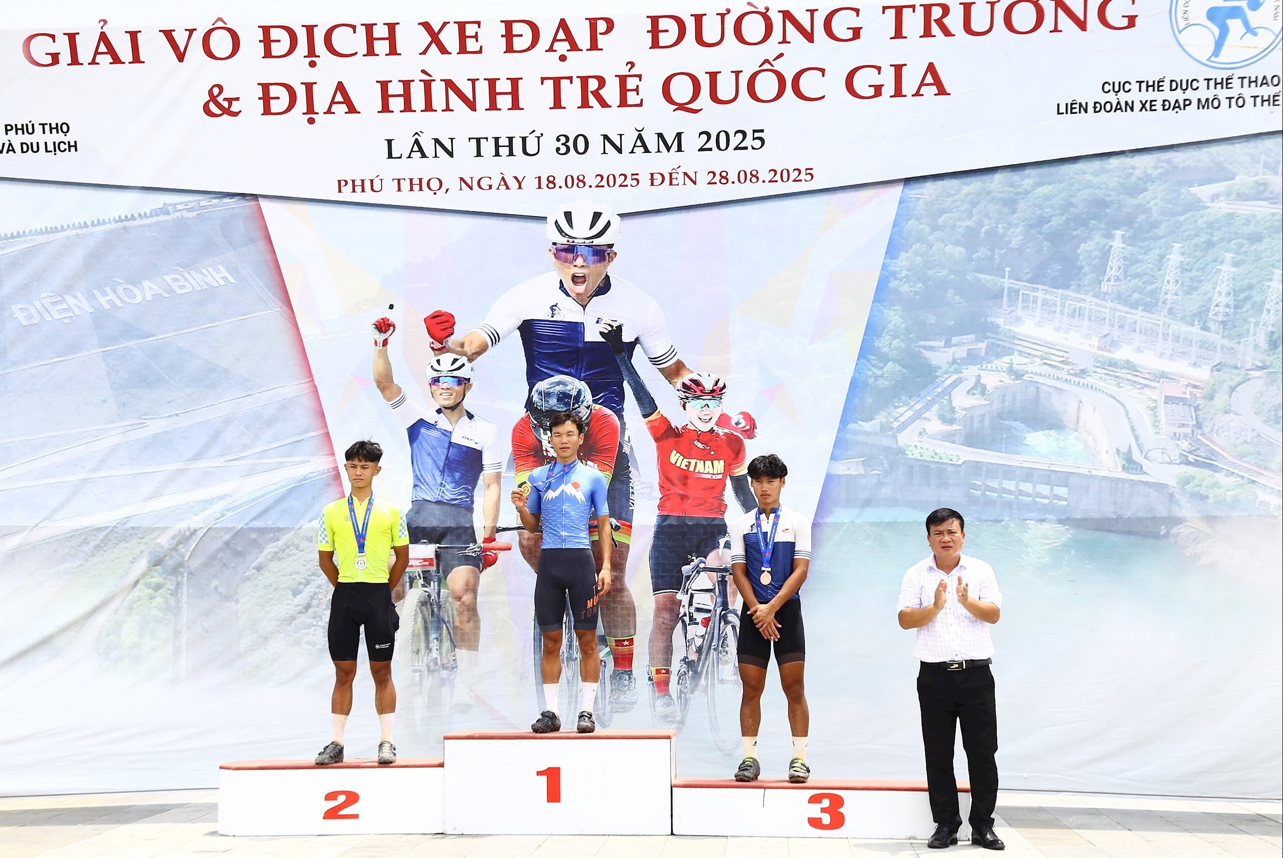 IMG_4142 - trao nam