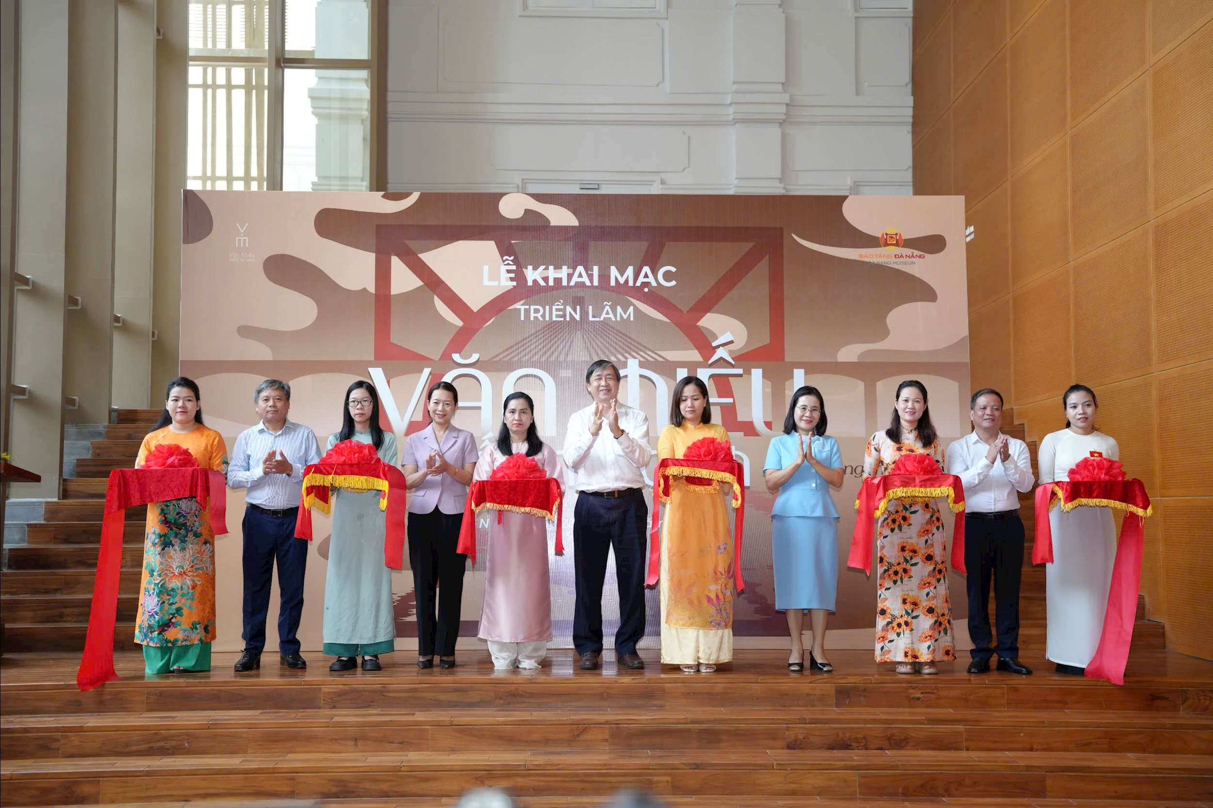 Lễ cắt băng khai mạc