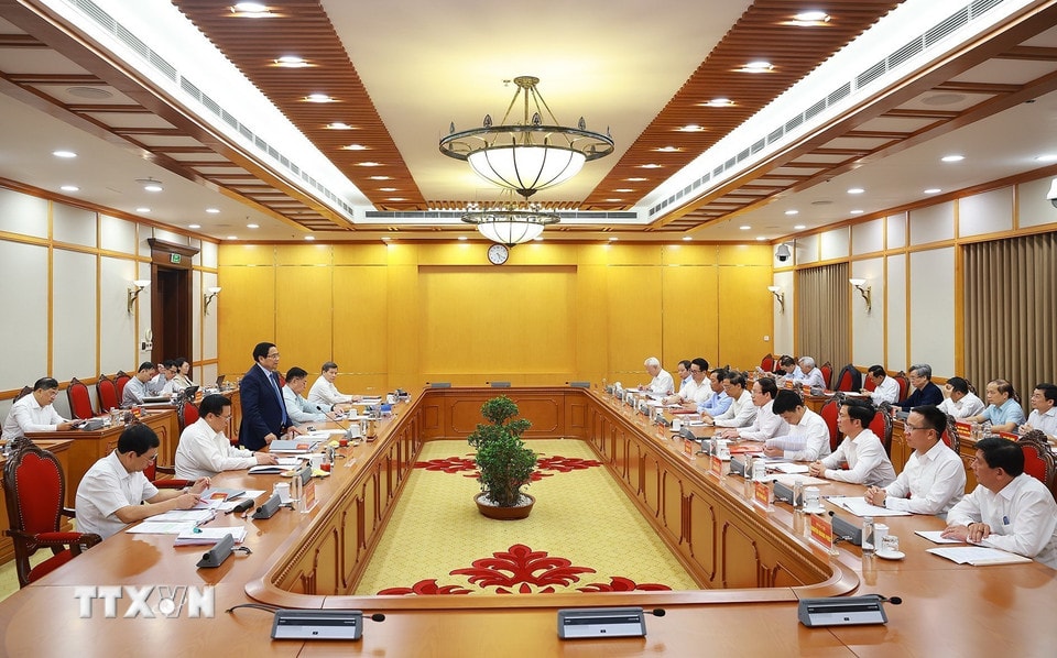 Thủ tướng Phạm Minh Chính chủ trì buổi làm việc với Ban Thường vụ Thành uỷ Hải Phòng. (Ảnh: Dương Giang/TTXVN)