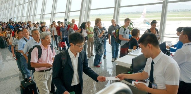 Passengers wait for boarding at an airport. Travel demand is expected to surge during the National Day holiday. (Photo: VNA)