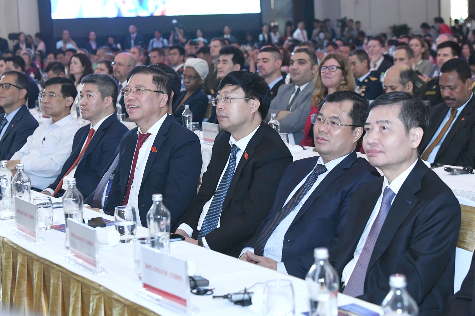 Các đại biểu dự khai mạc Triển lãm