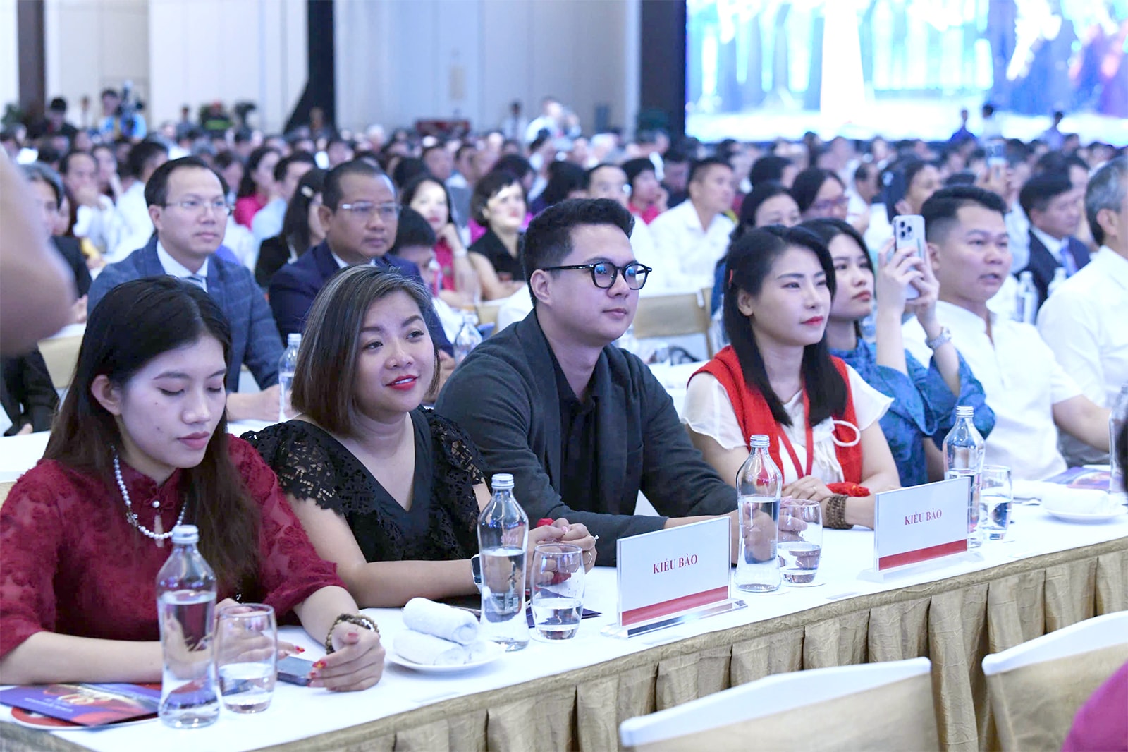 Các đại biểu dự khai mạc Triển lãm