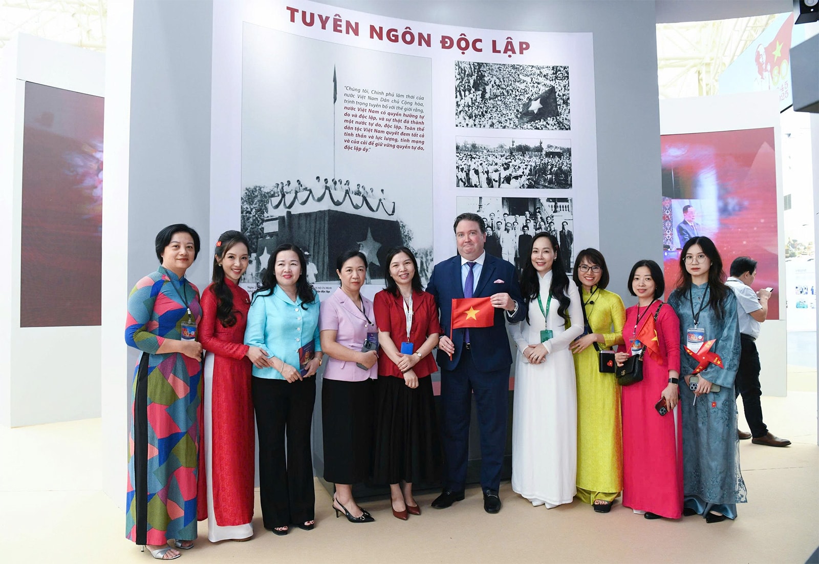 trien-lam-a6.jpg