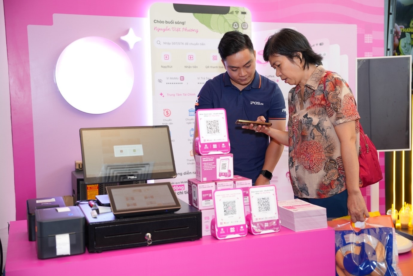 Bộ giải pháp chuyển đổi số của MoMo và các đơn vị thành viên được tối ưu hóa theo hướng thân thiện và chi phí thấp, phù hợp với mọi quy mô kinh doanh.