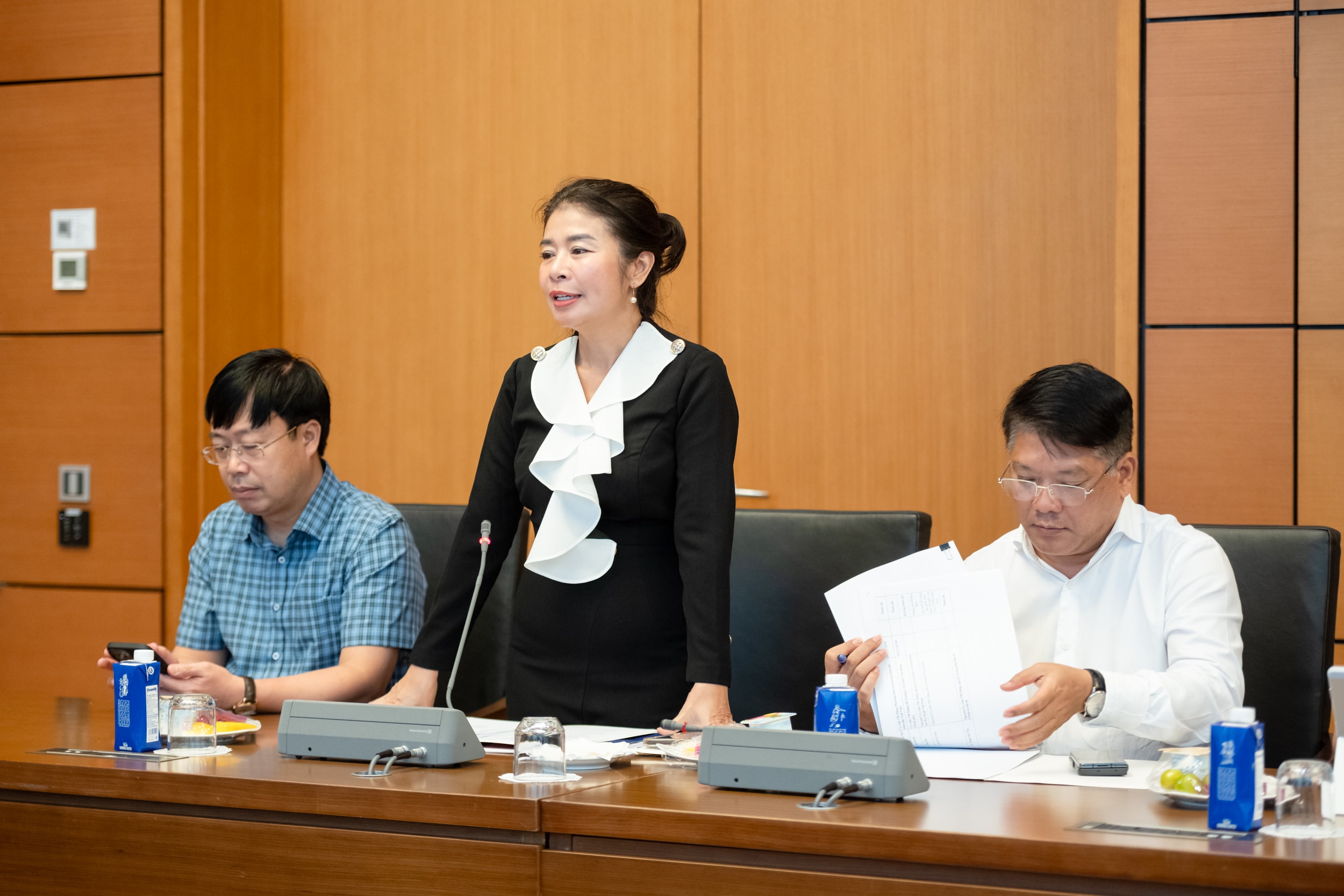 Phó Chủ nhiệm VPQH Lê Thu Hà phát biểu