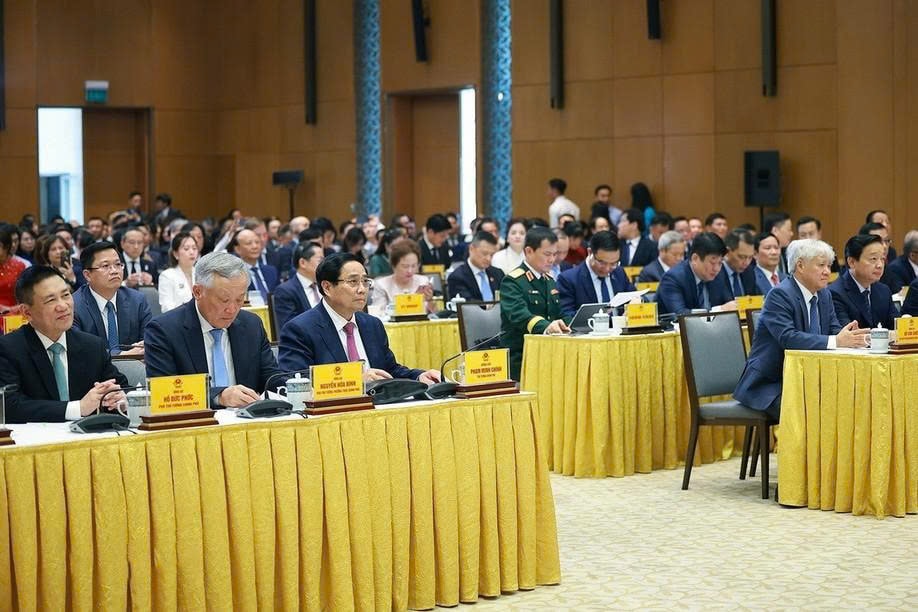 Thủ tướng Phạm Minh Chính và các đại biểu tham dự Hội nghị gặp mặt các doanh nghiệp với chủ đề “80 năm doanh nghiệp đồng hành cùng đất nước.” Ảnh: Dương Giang/TTXVN