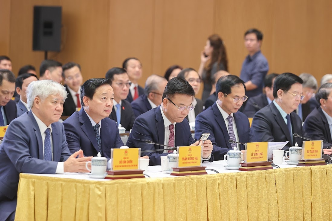 Chủ tịch Ủy ban Trung ương MTTQ Việt Nam Đỗ Văn Chiến, các Phó Thủ tướng Trần Hồng Hà, Lê Thành Long, Bùi Thanh Sơn, Mai Văn Chính dự Hội nghị. Ảnh: VGP/Nhật Bắc