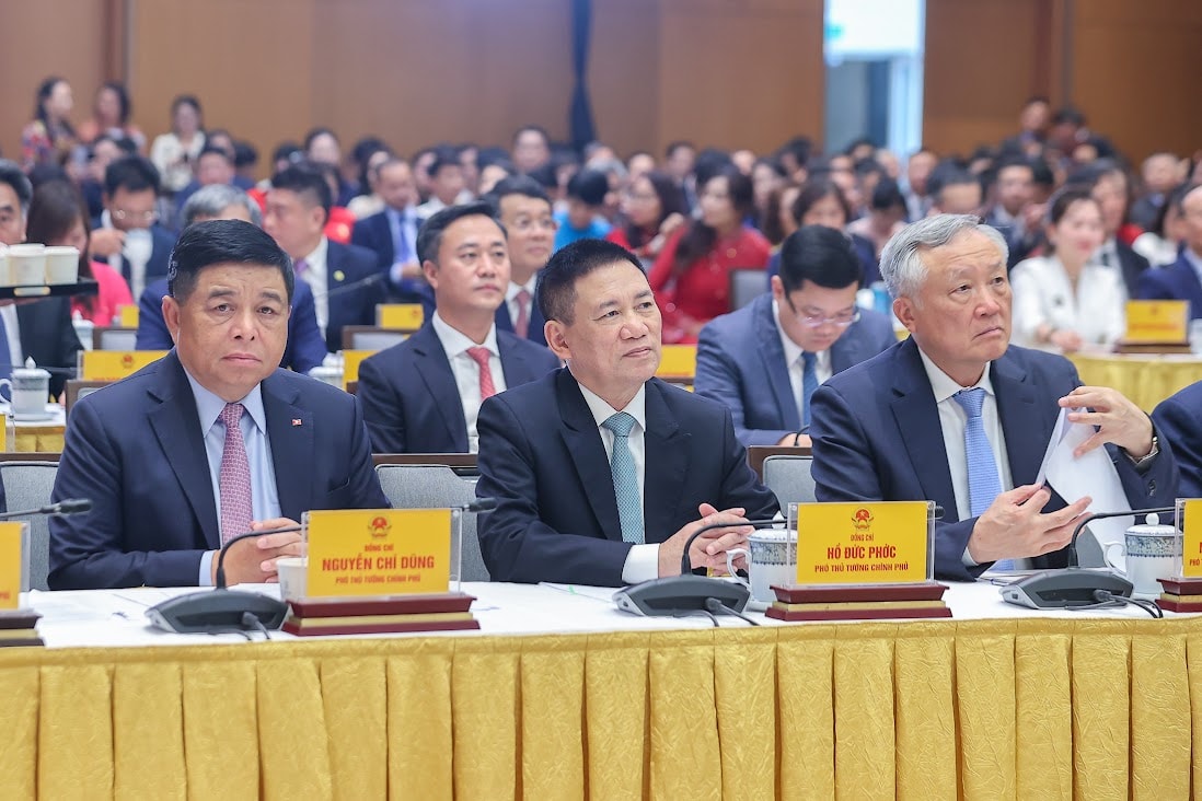 Các Phó Thủ tướng Nguyễn Hòa Bình, Hồ Đức Phớc, Nguyễn Chí Dũng dự Hội nghị. Ảnh: VGP/Nhật Bắc