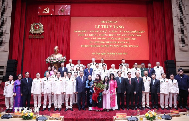ttxvn-tong-bi-thu-to-lam-du-le-truy-tang-danh-hieu-anh-hung-llvtnd-cho-thuong-tuong-bui-thien-ngo-8246622-6.jpg