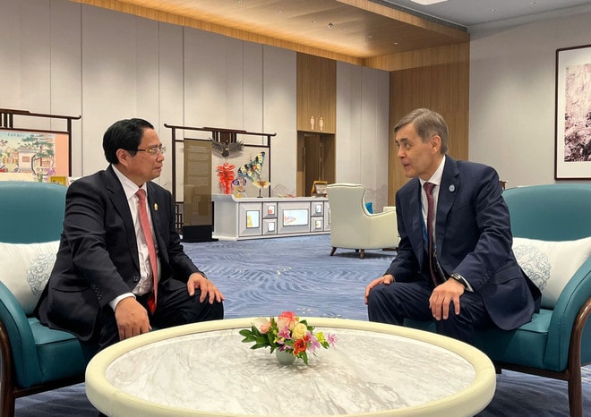 Prime Minister Pham Minh Chinh (L) and Shanghai Cooperation Organisation (SCO) Secretary-General Nurlan Yermekbayev at their meeting in Tianjin on September 1 (Photo: VNA) sco-nurlan-yermekbayev-pm-pham-minh-chinh-vna.jpg