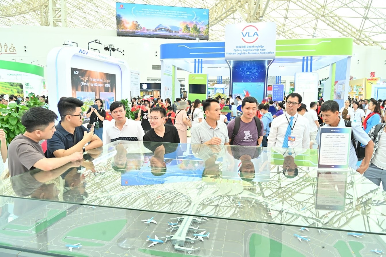 Gian trưng bày tổng công ty cảng hàng không ACVVQK_3732