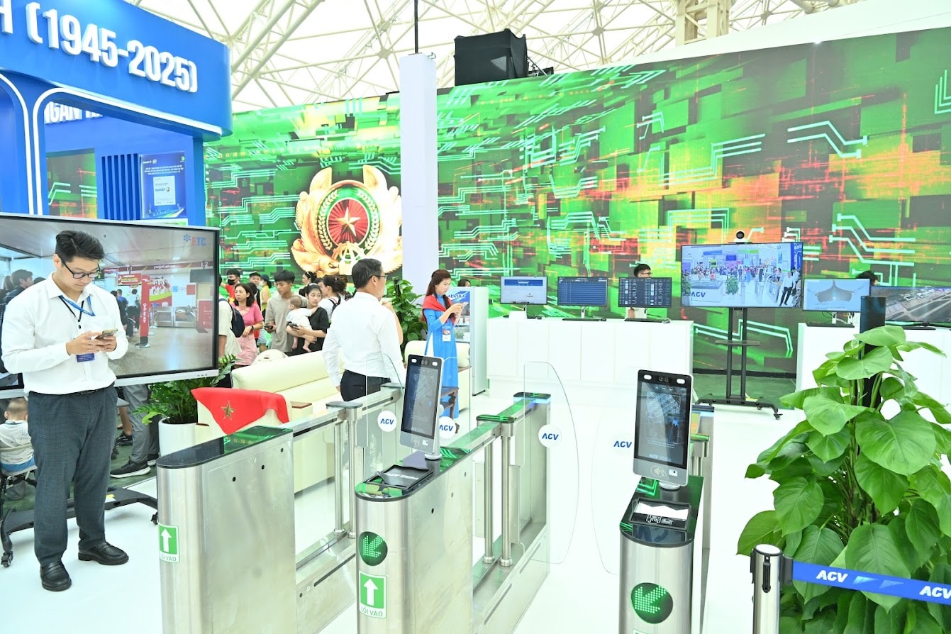 Gian trưng bày tổng công ty cảng hàng không ACVVQK_3749