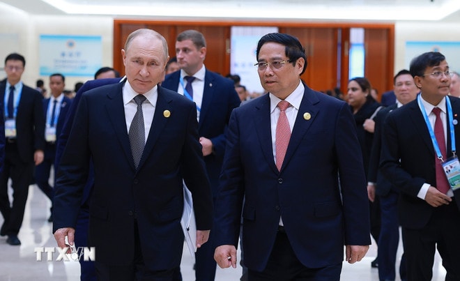 Thủ tướng Phạm Minh Chính gặp Tổng thống Nga Vladimir Putin. (Ảnh: Dương Giang/TTXVN) ttxvn-putin-1.jpg