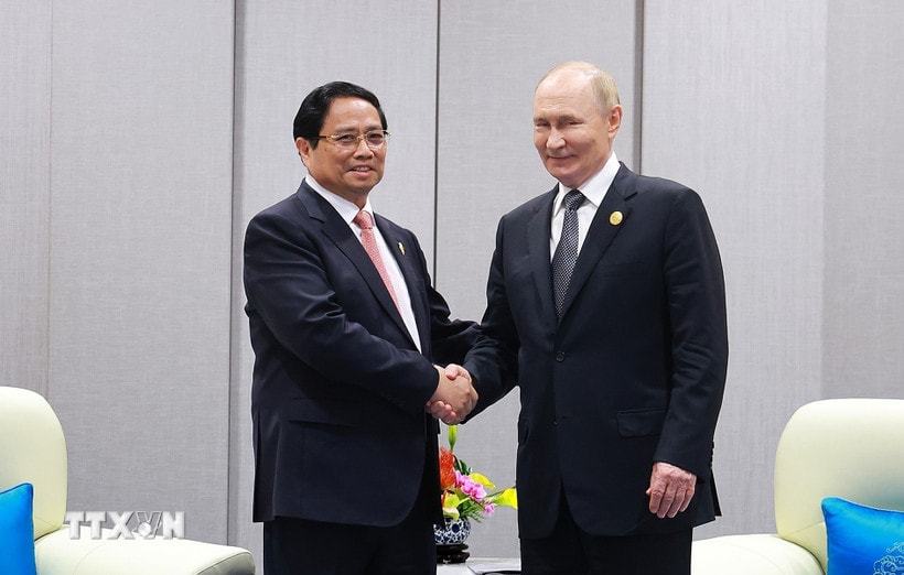 Thủ tướng Phạm Minh Chính gặp Tổng thống Nga Vladimir Putin. (Ảnh: Dương Giang/TTXVN)