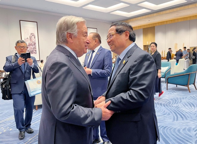 Prime Minister Pham Minh Chinh (R) and UN Secretary-General Antonio Guterres in Tianjin on September 1 (Photo: VNA) un.jpg