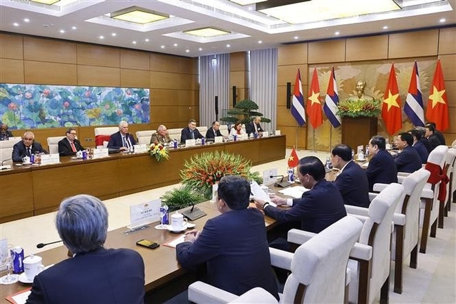 Chairman of the National Assembly Tran Thanh Man holds a meeting with Miguel Díaz-Canel Bermúdez, First Secretary of the Communist Party of Cuba Central Committee and President of Cuba, in Hanoi on September 2, 2025. (Photo: VNA) vna-potal-chu-tich-quoc-hoi-hoi-kien-bi-thu-thu-nhat-chu-tich-cuba-8251570.jpg