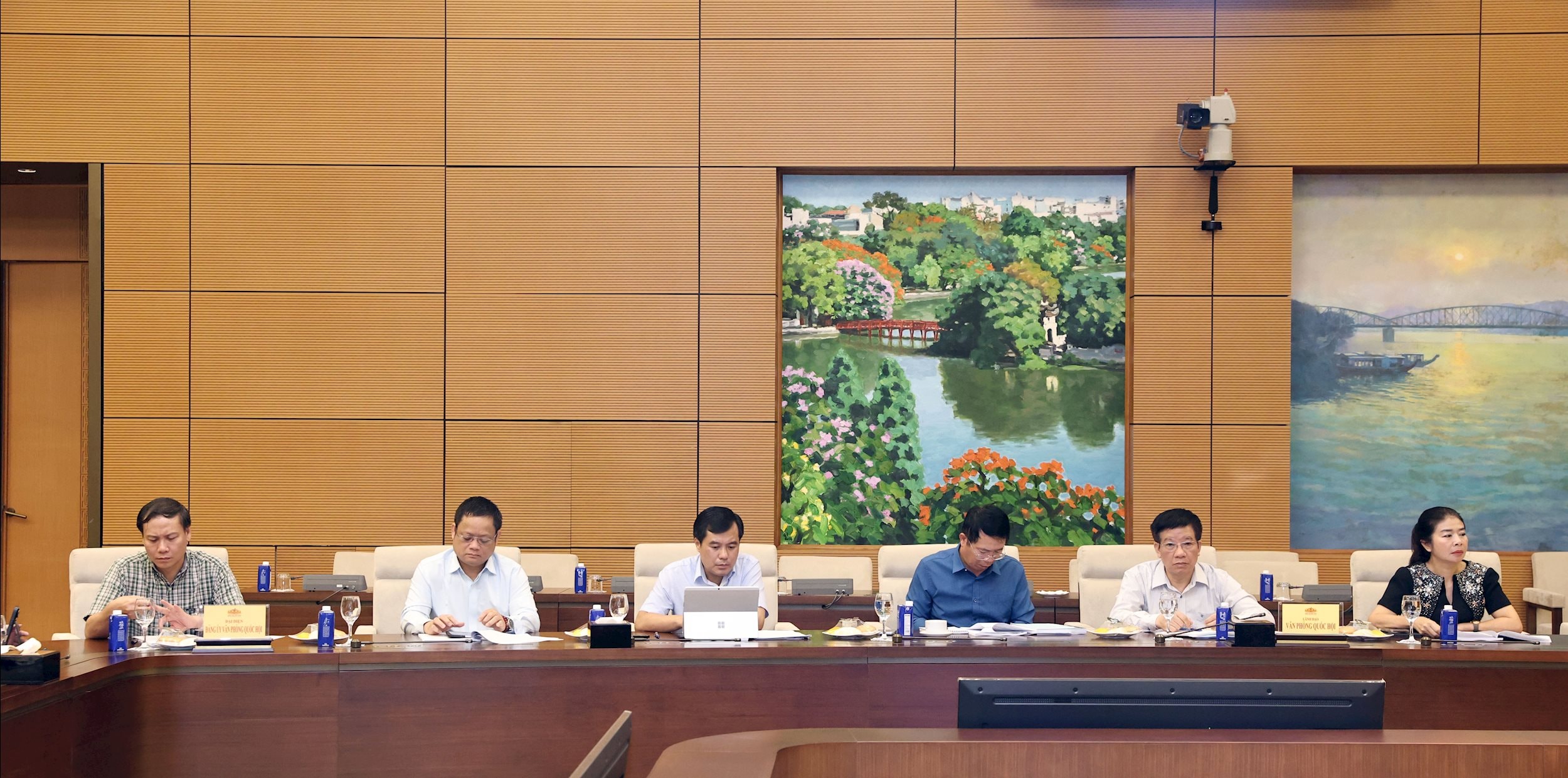 Các đại biểu tham dự cuộc làm việc (1)