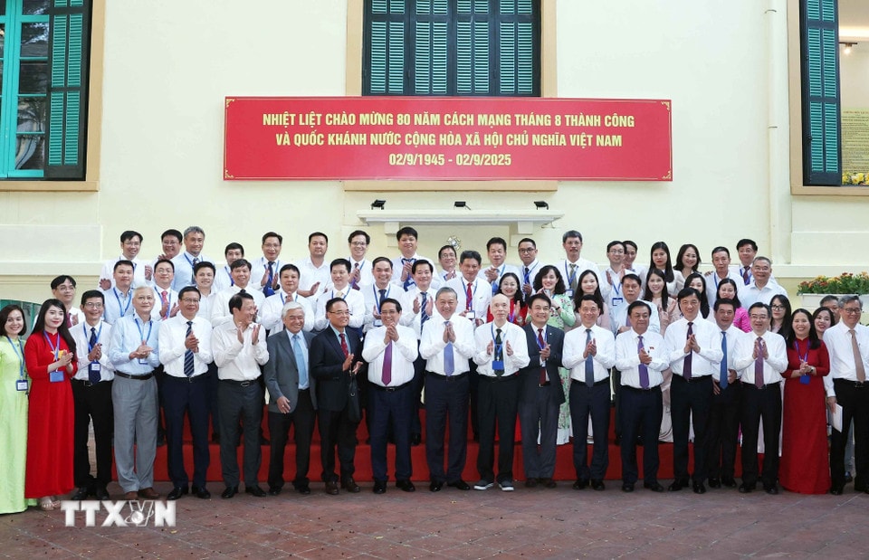 Tổng Bí thư Tô Lâm, Thủ tướng Phạm Minh Chính và các đại biểu. (Ảnh: Thống Nhất/TTXVN)