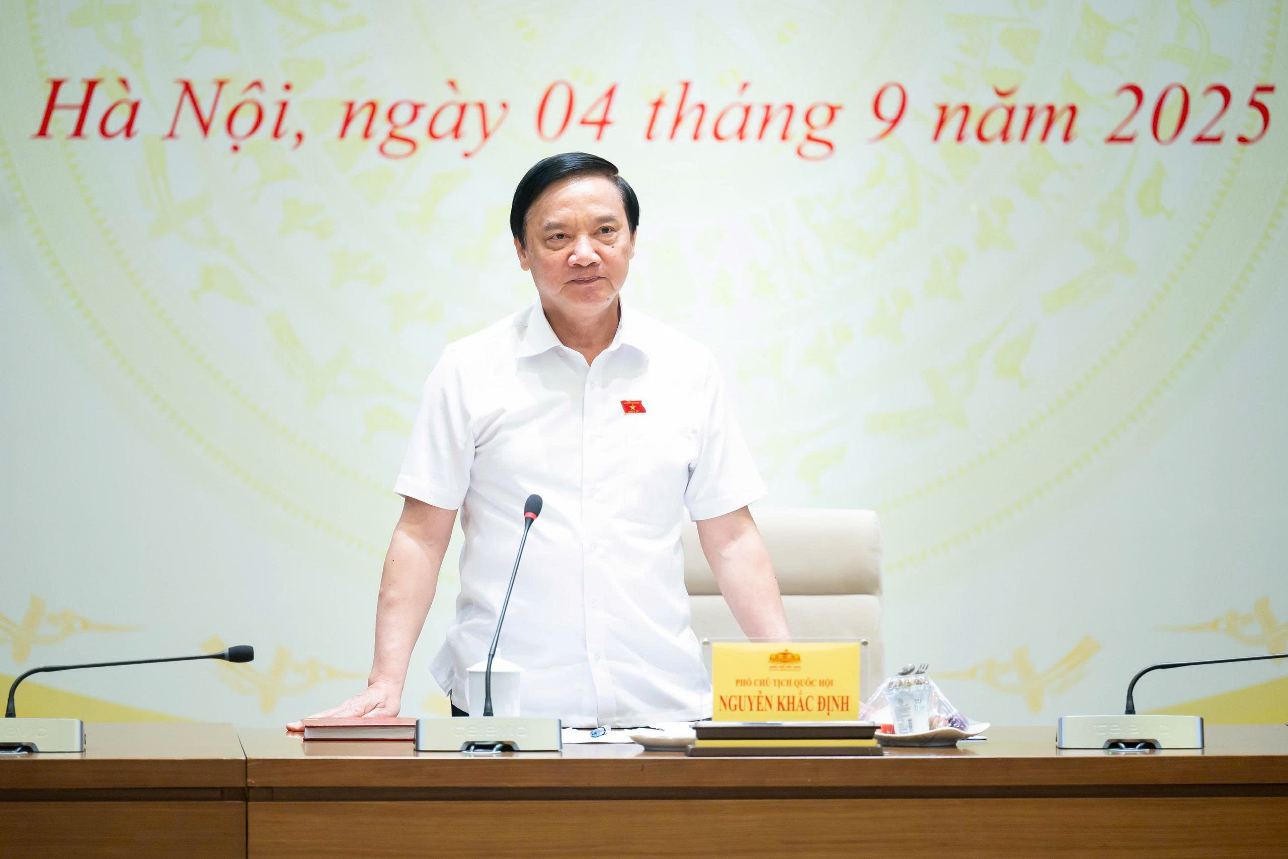 Phó Chủ tịch Quốc hội Nguyễn Khắc Định phát biểu