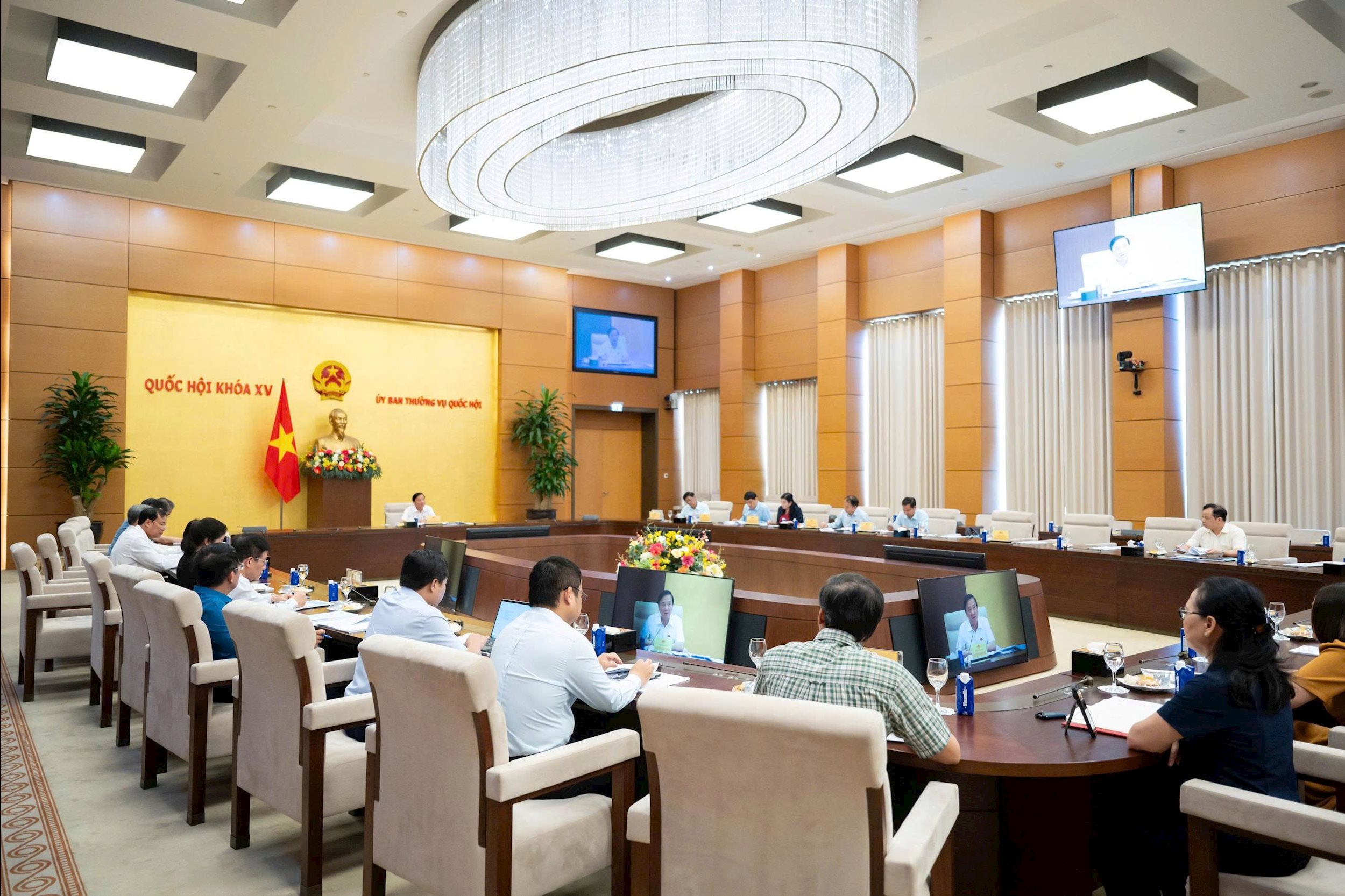 Quang cảnh cuộc làm việc