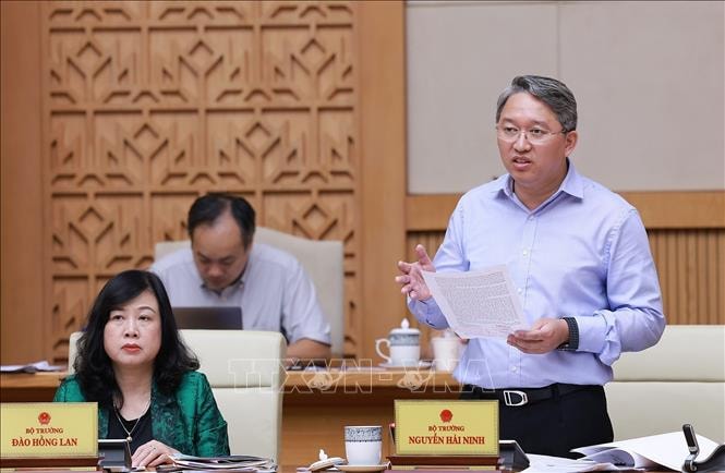 vna_potal_thu_tuong_chu_tri_phien_hop_chuyen_de_ve_xay_dung_phap_luat_thang_8_nam_2025_stand.jpg