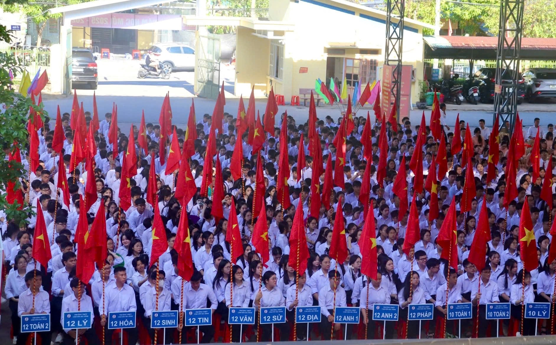 Các em học sinh Trường THOT Chuyên Hà Tĩnh