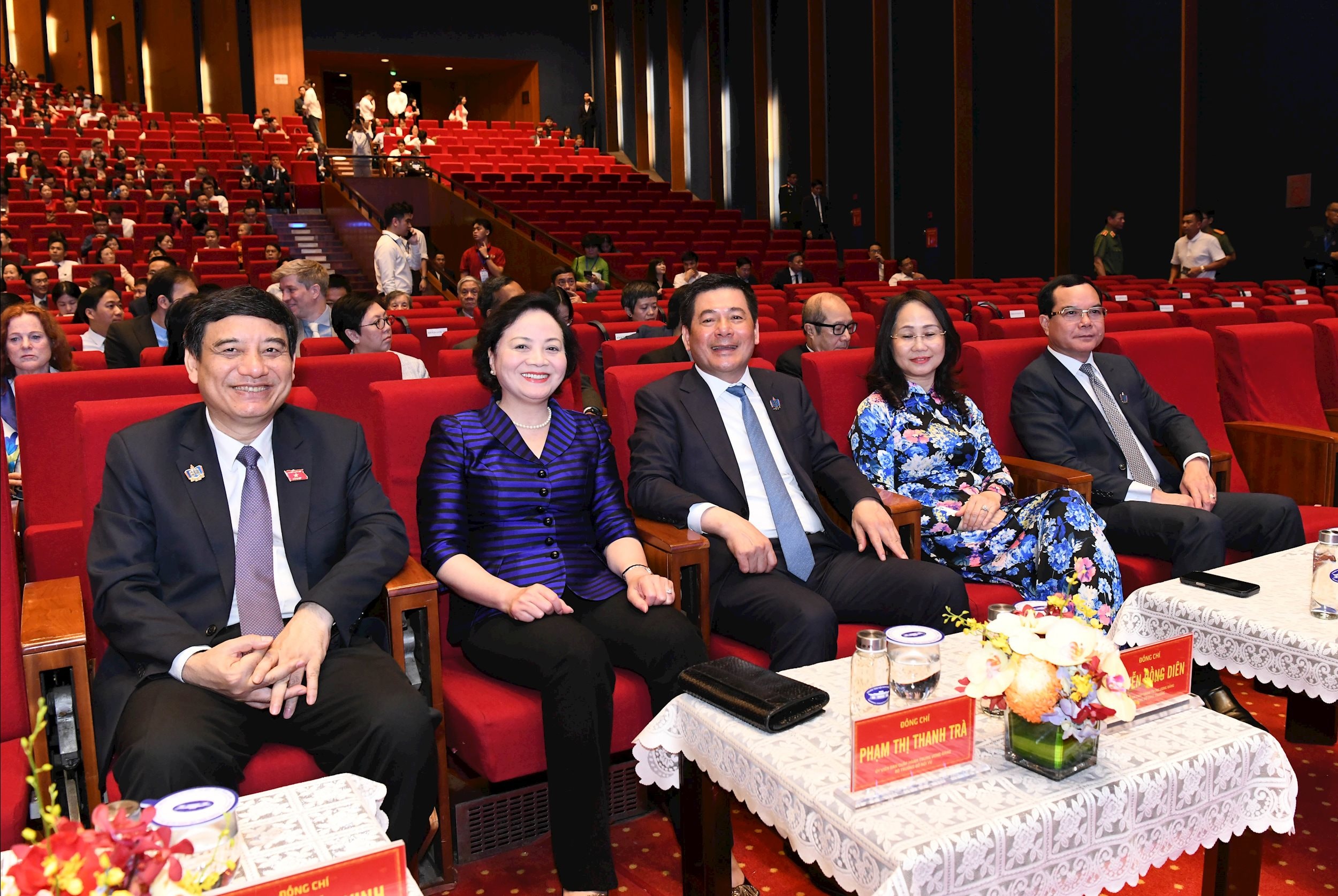 Các đại biểu tham dự buổi lễ