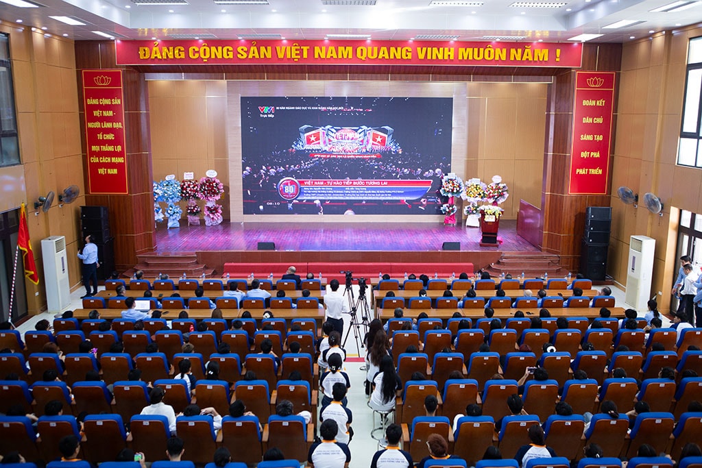 khai-giang-2025-2026-01.jpg
