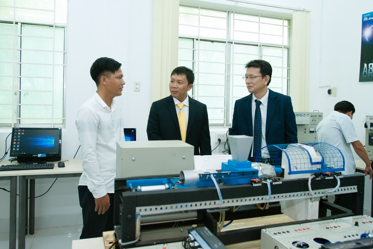 Hiệu trưởng Trường Đại học Trà Vinh