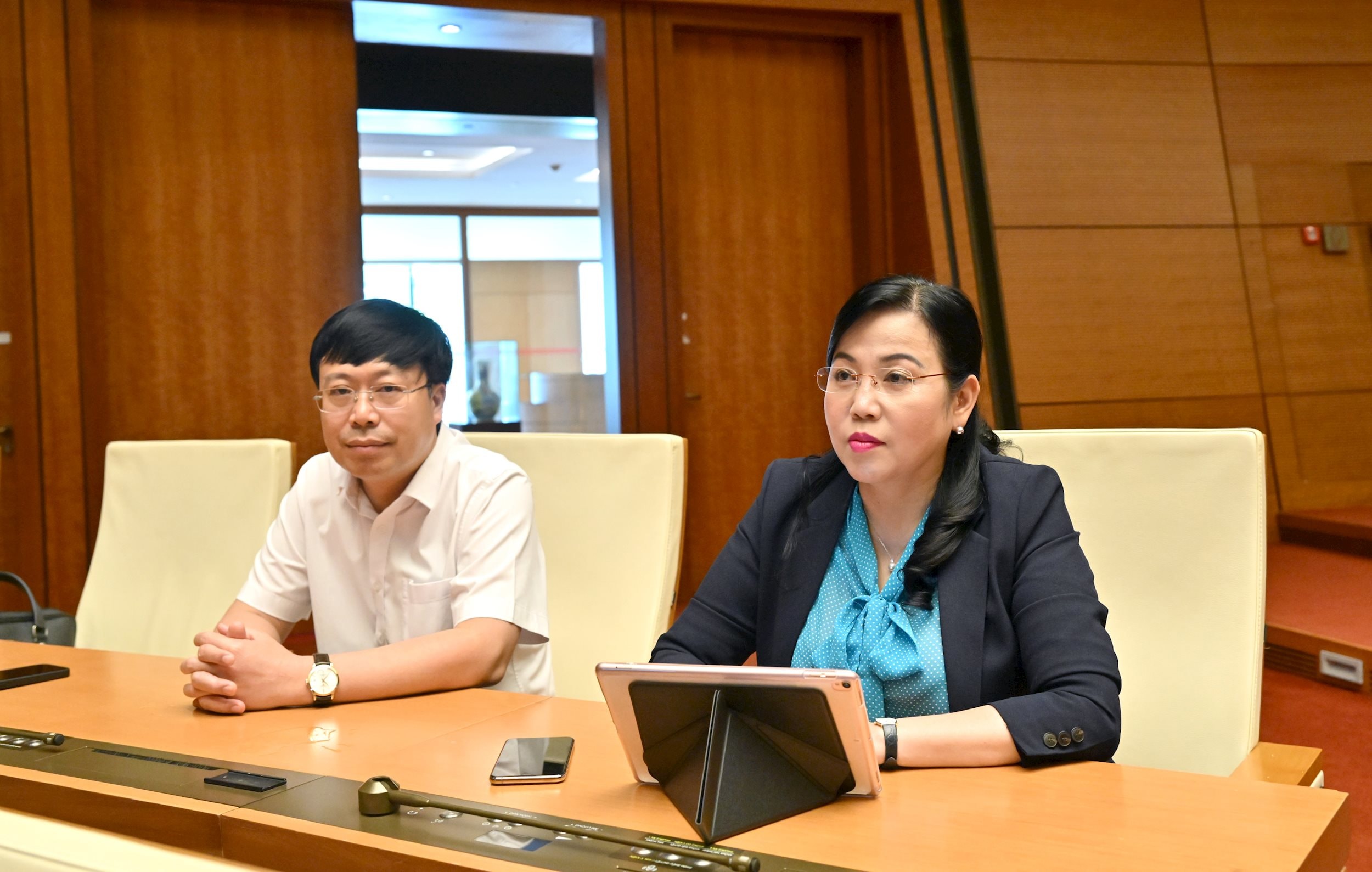 Chủ nhiệm Ủy ban Công tác đại biểu Nguyễn Thanh Hải và các đại biểu dự Hội nghịVQK_4083