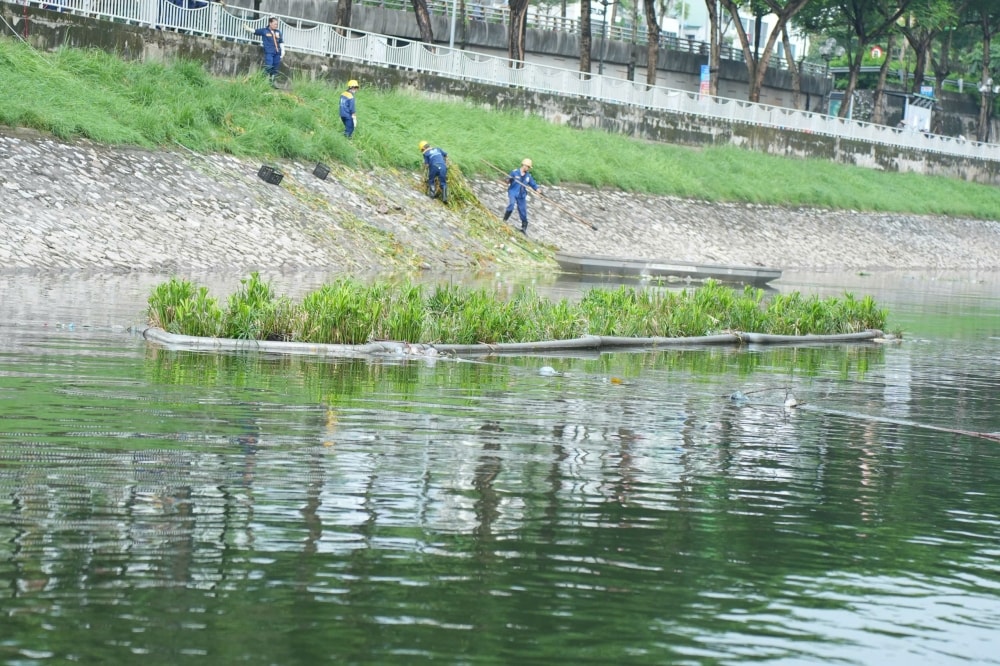 ha-noi-bat-dau-bo-cap-nuoc-ho-tay-de-hoi-sinh-song-to-lich20250909175234.jpg