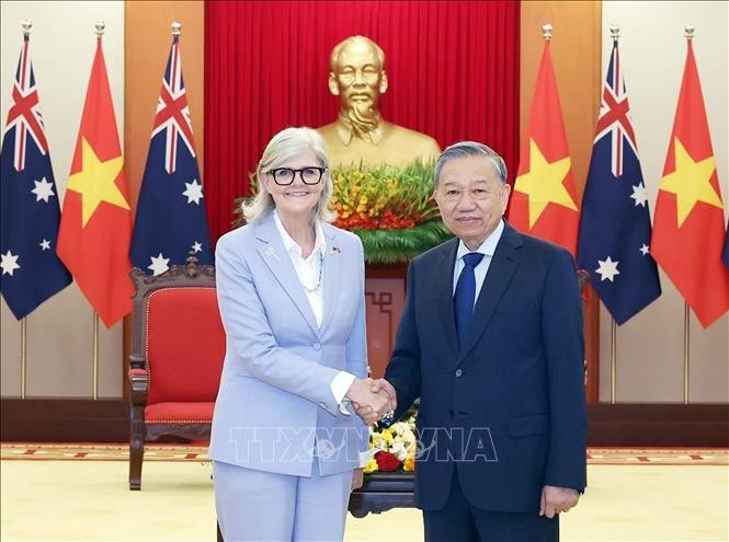 General Secretary of the Communist Party of Vietnam Central Committee To Lam (right) and Australian Governor-General Sam Mostyn. (Photo: VNA)