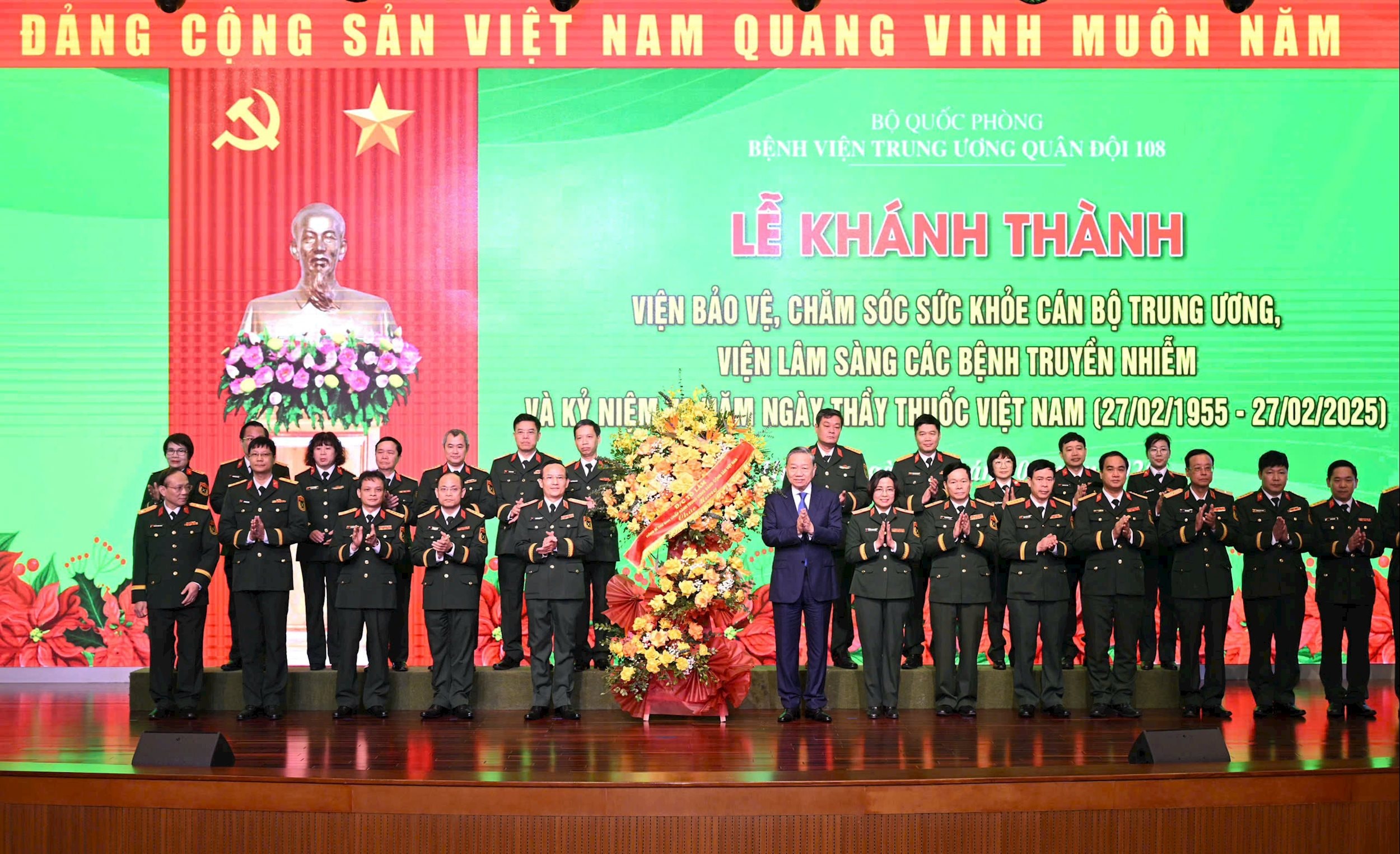 Tổng Bí thư Tô Lâm chúc mừng Bệnh viện Trung ương Quân đội 108 nhân kỷ niệm 70 năm ngày Thầy thuốc Việt Nam ngày 25/22025. Ảnh: benhvien108