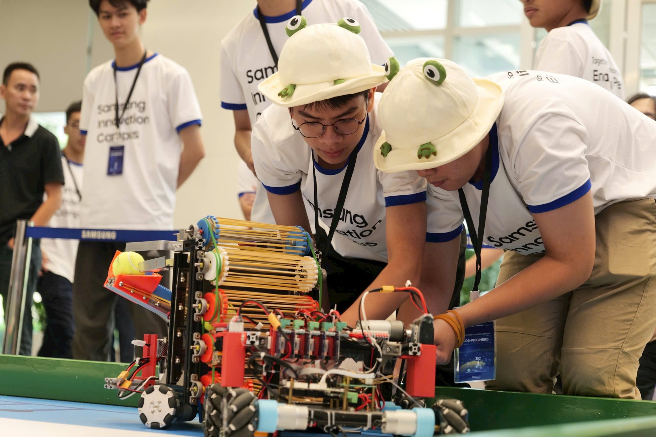 x.Các đội thi tham gia cuộc thi Innovation Tech Challenge