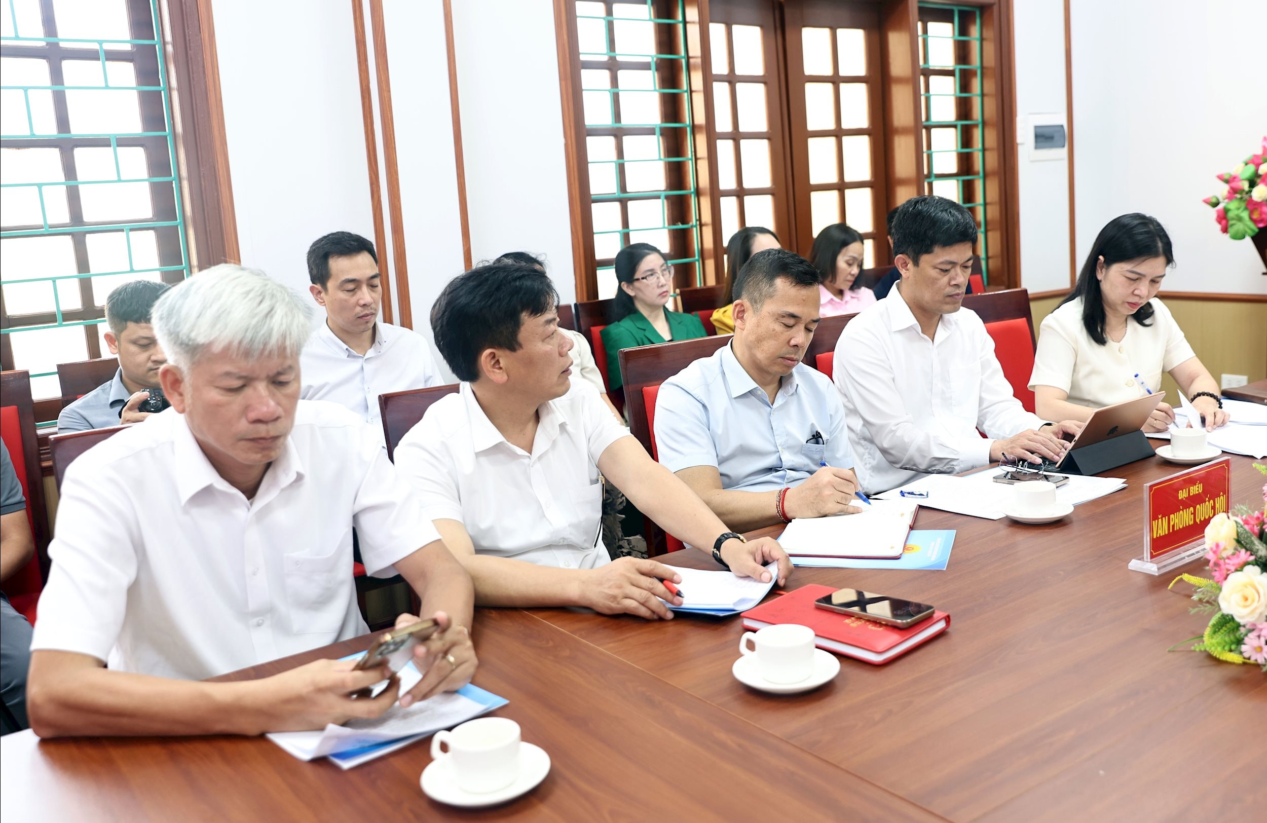 Các đại biểu tham dự cuộc làm việc
