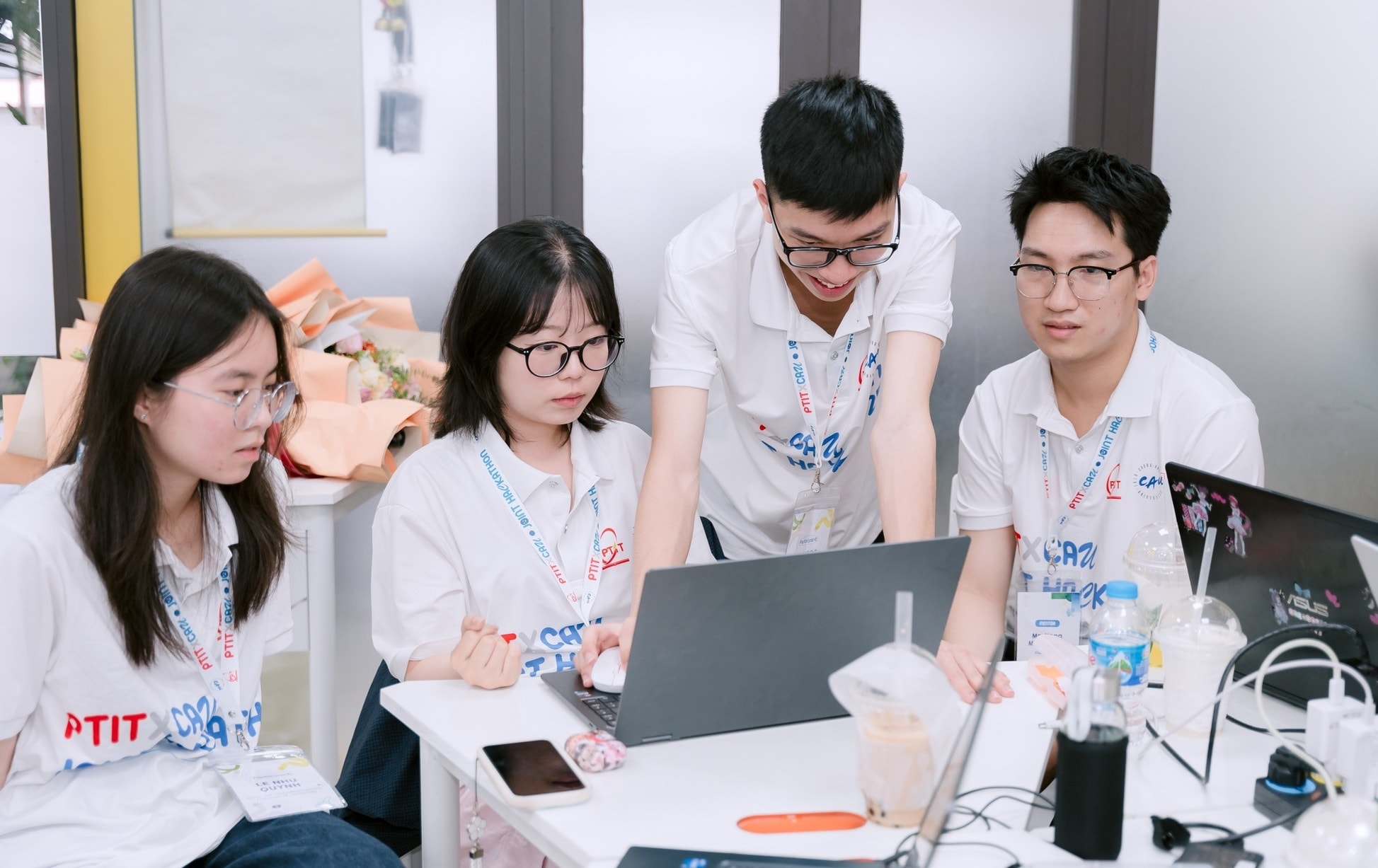  Sinh viên Học viện Công nghệ Bưu chính Viễn thông. Ảnh: FBNT