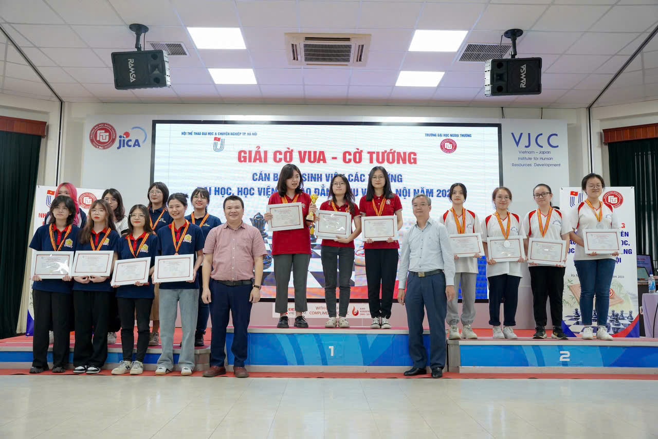 Kim Oanh giành Huy chương vàng đồng đội, huy chương đồng cá nhân Giải cờ vua cán bộ, sinh viên các trường Đại học, Học viện và Cao đẳng khu vực Hà Nội năm 2023