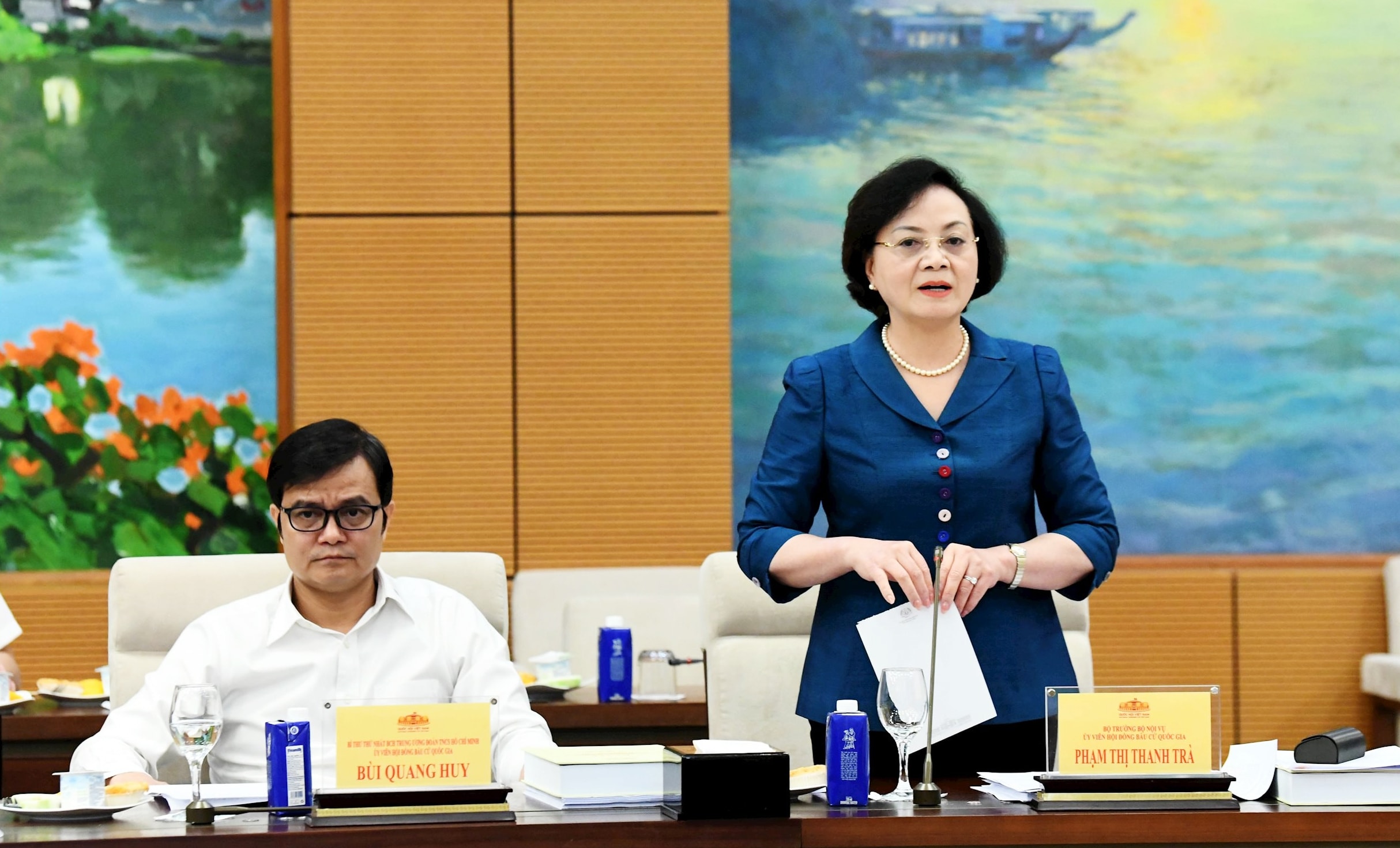 Ủy viên Trung ương Đảng, Bộ trưởng Bộ Nội vụ Phạm Thị Thanh Trà, Ủy viên Hội đồng Bầu cử quốc gia phát biểu tại Phiên họp. Ảnh: Lâm Hiển