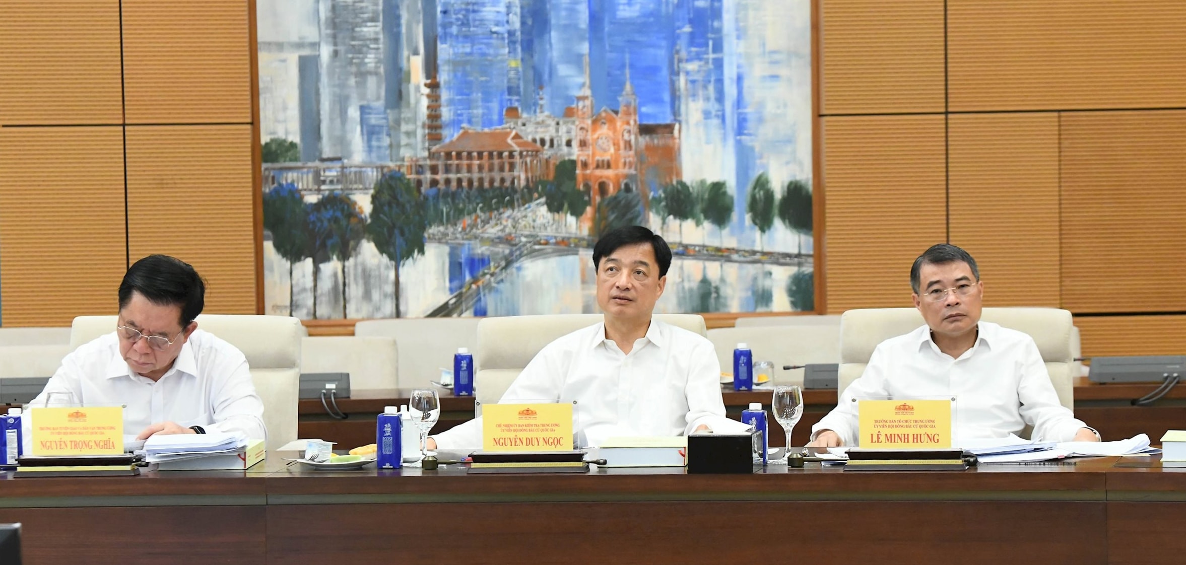 Các đại biểu tham dự phiên họp. Ảnh: Lâm Hiển