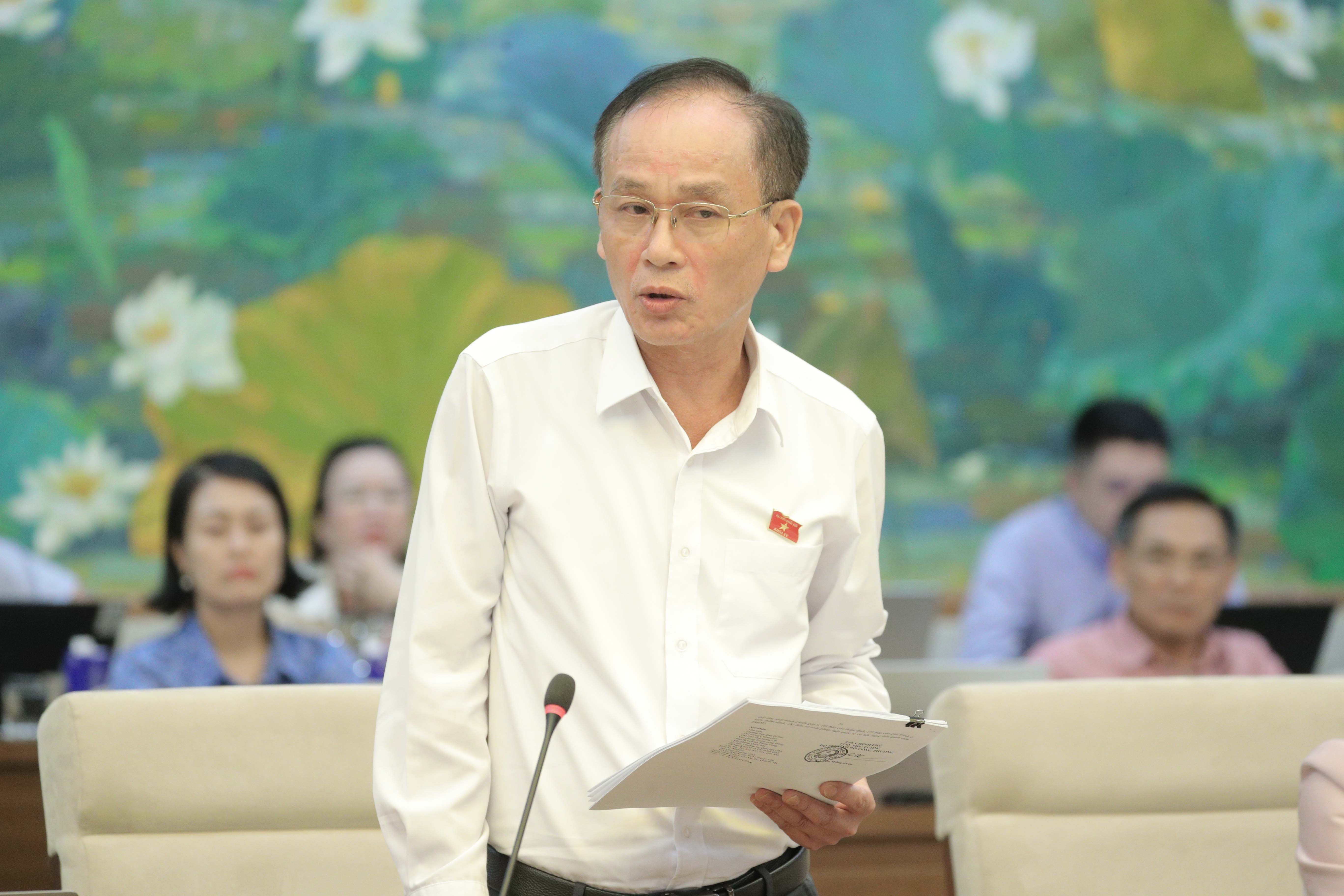 Đại biểu Quốc hội hoạt động chuyên trách tại Ủy ban Quốc phòng, An ninh và Đối ngoại Vũ Xuân Hùng