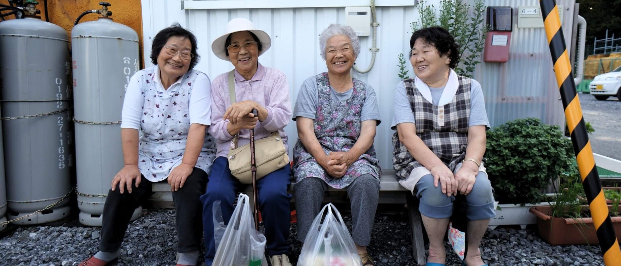 japan_elderwomen_reduced-2048x878.jpg