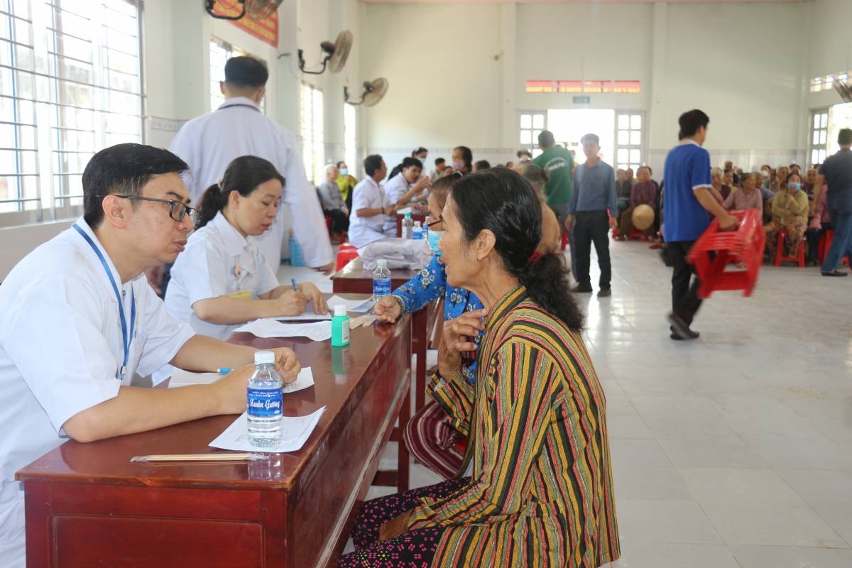 kham chua benh suc khoe benh nhan ba csi