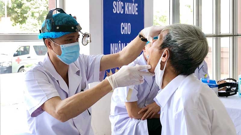 kham suc khoe bac si benh nha nguoi cao tuoi