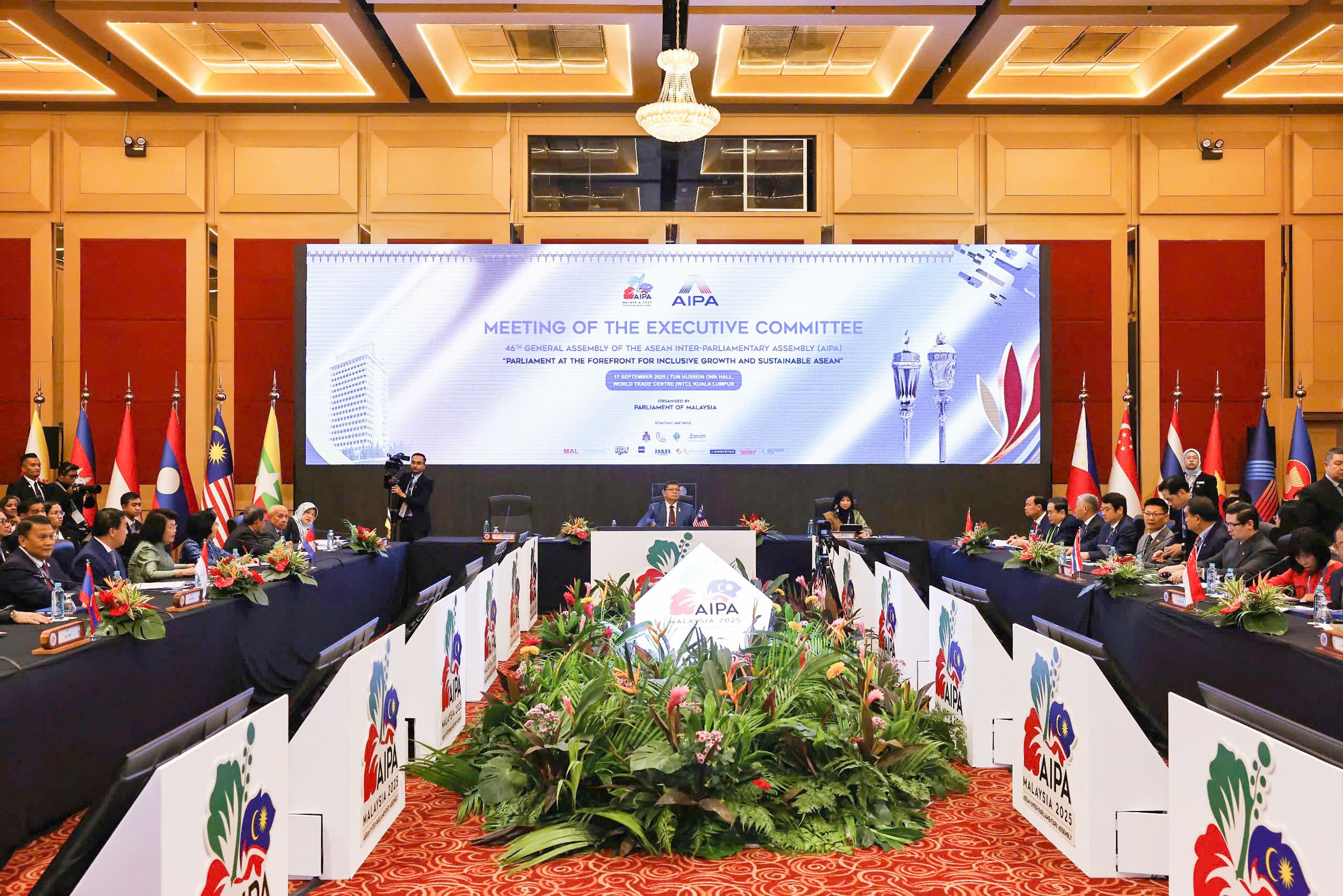 17.9.CTQH TranthanhMan- Ban Điều hành AIPA1