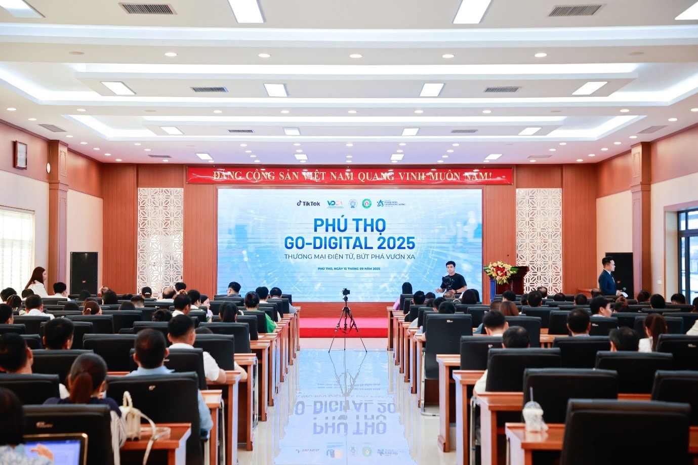 Quang cảnh tại Chương trình Phú Thọ Go-Digital 2025.